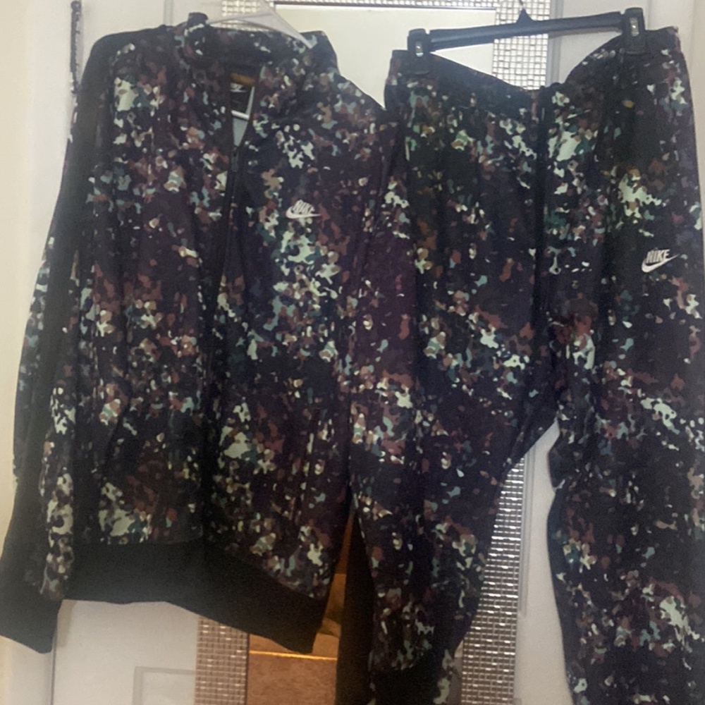 Men’s Nike suit
